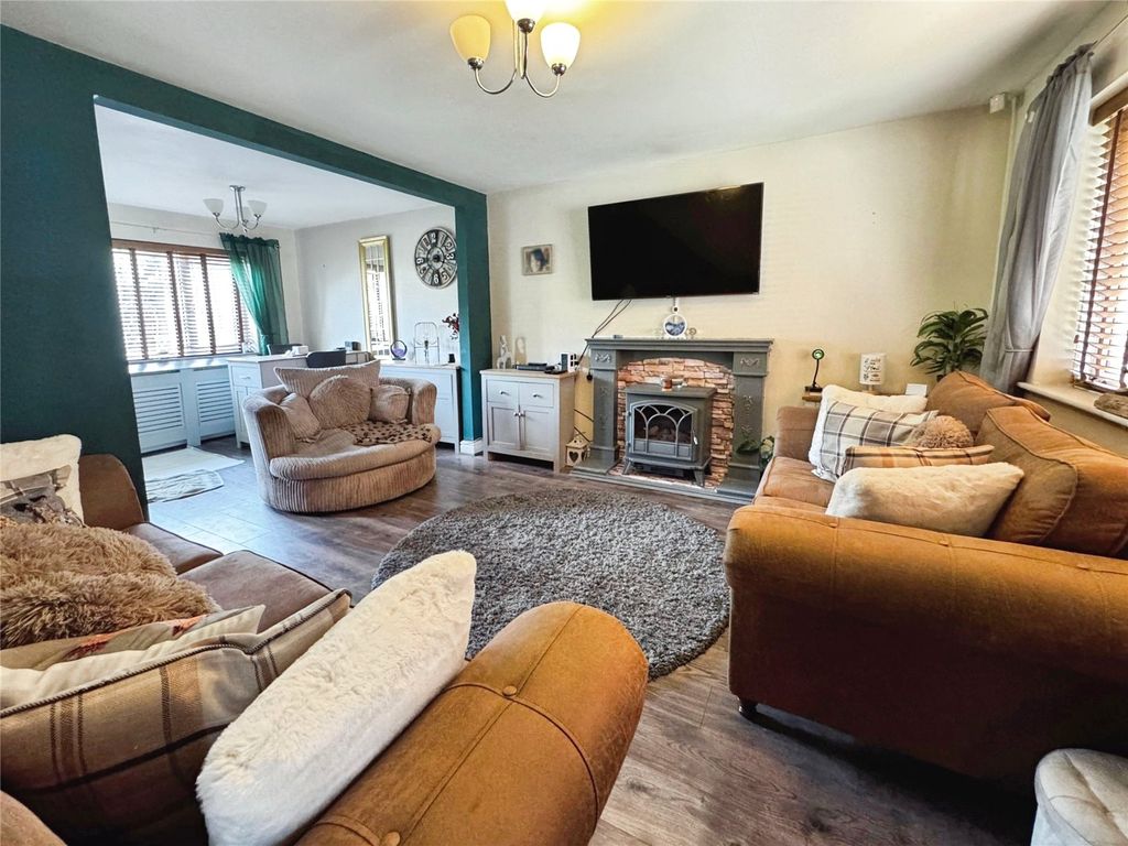 Property photo 2 of 15 Lounge