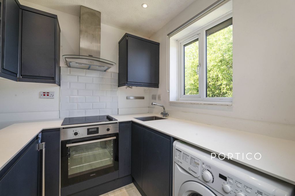 Property photo 2 of 10 Kitchen Pic 2