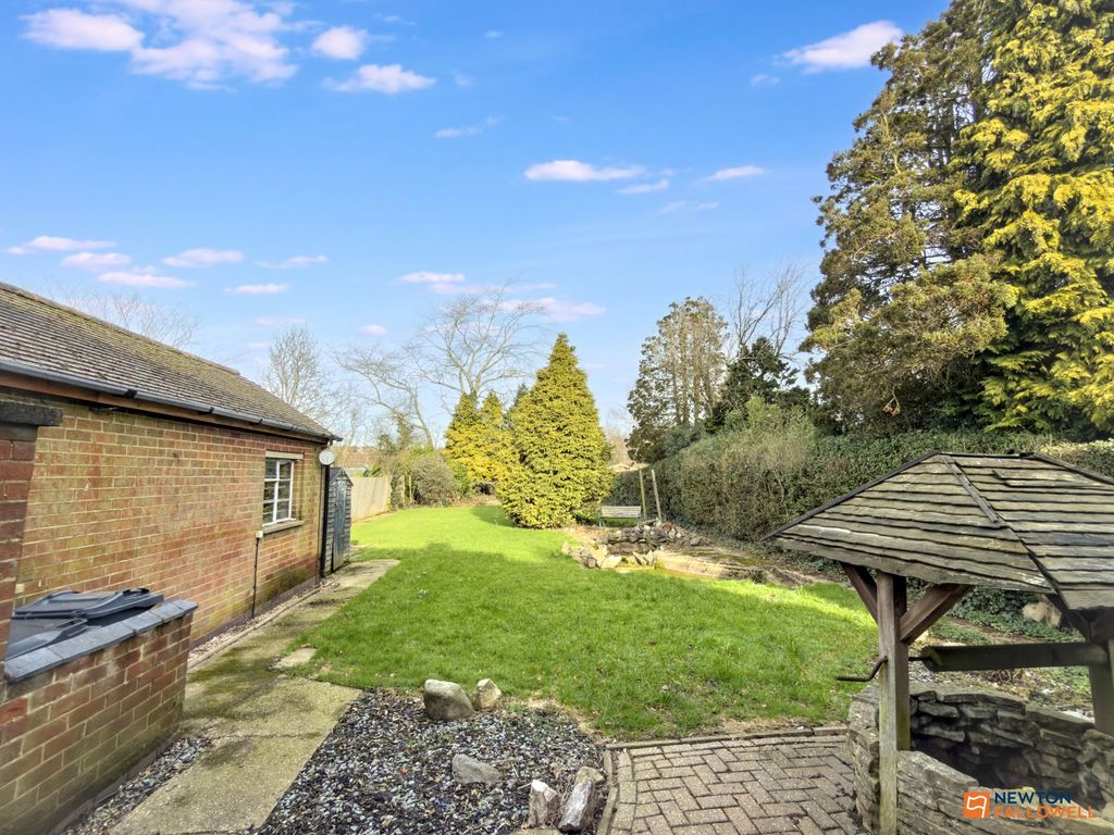 Property photo 2 of 32