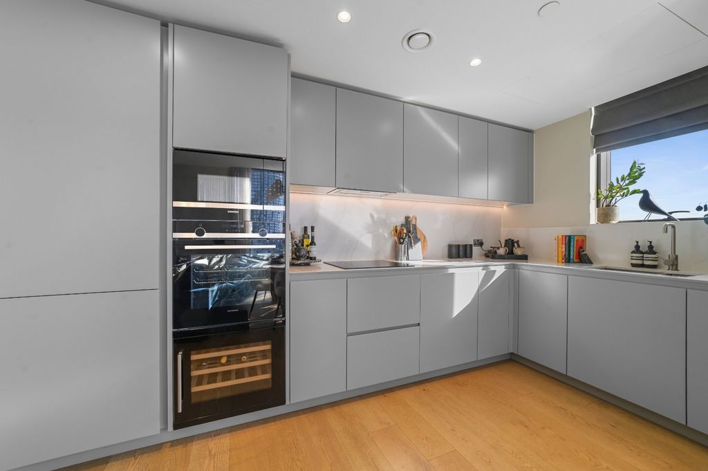 Property photo 2 of 18 Kitchen