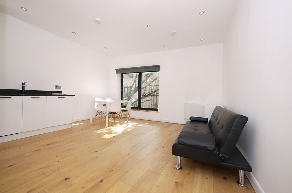 Property photo 2 of 8 4487802