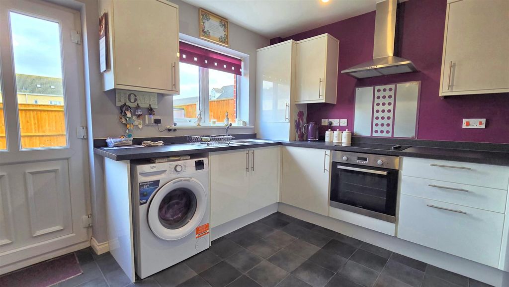 Property photo 3 of 11 Kitchen/Diner