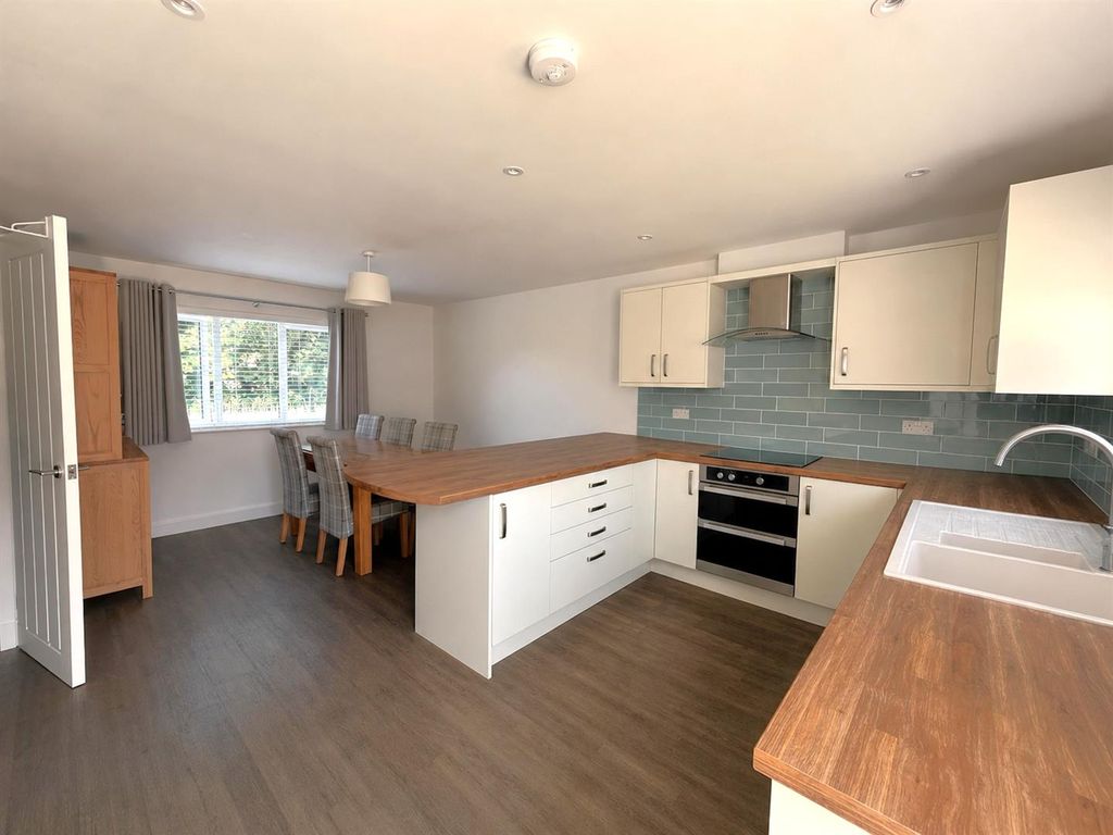Property photo 2 of 24 070E3D12-9F25-45B8-9C8D-4Fc8C969Db15.Png
