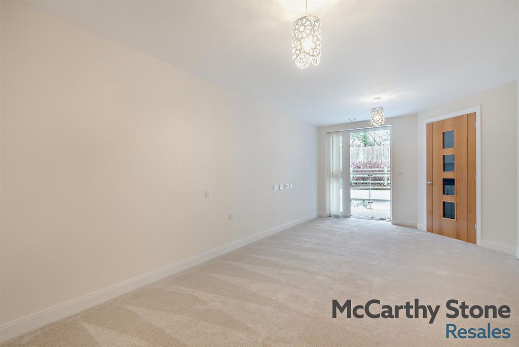 Property photo 2 of 26 8669343-Interior01-800.Jpg