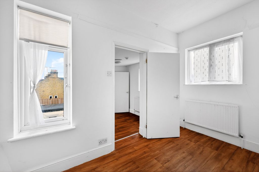 Property photo 3 of 27