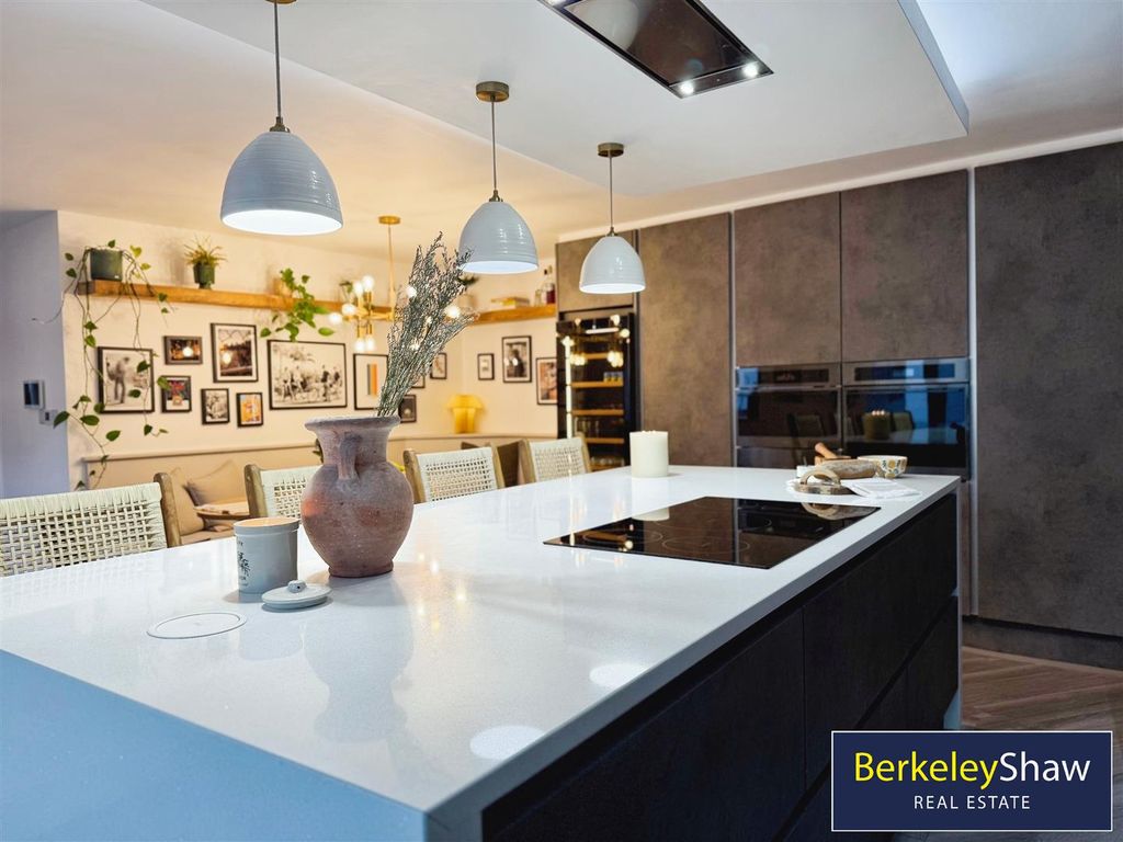 Property photo 3 of 30 99A62617-Image_Picker_Ae6668E0-5184-4F1F-92C9-D4Fc