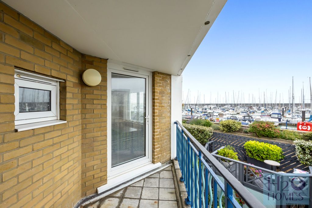Property photo 1 of 15 The Strand, Merton Court, Flat 46-005
