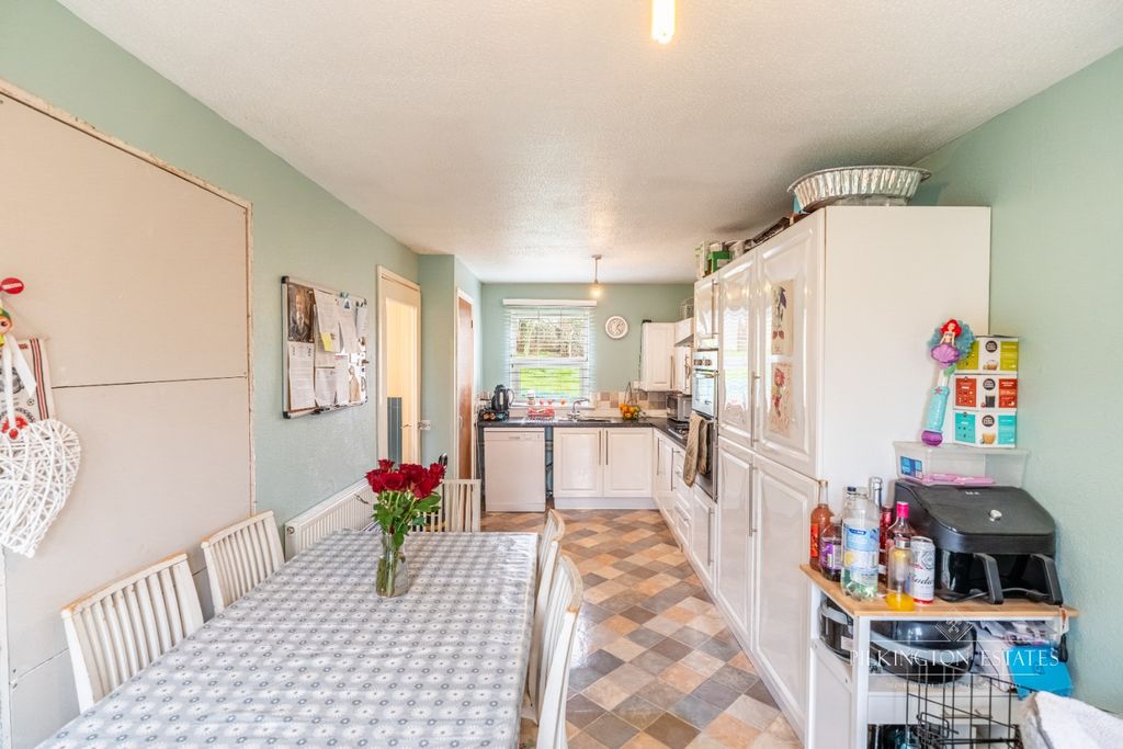 Property photo 3 of 10 4866034