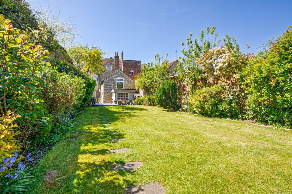 Property photo 2 of 30 Garden