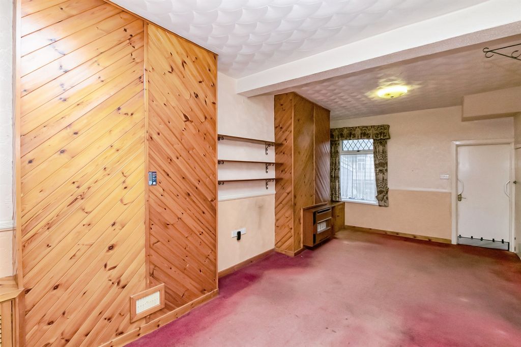 Property photo 3 of 17