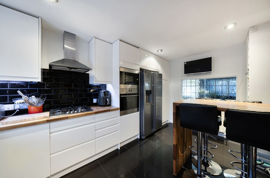 Property photo 1 of 21 1411178-7-698F5A1...