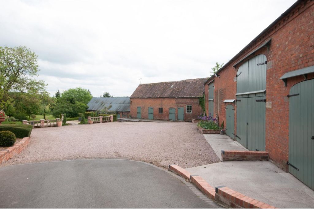 Property photo 2 of 18