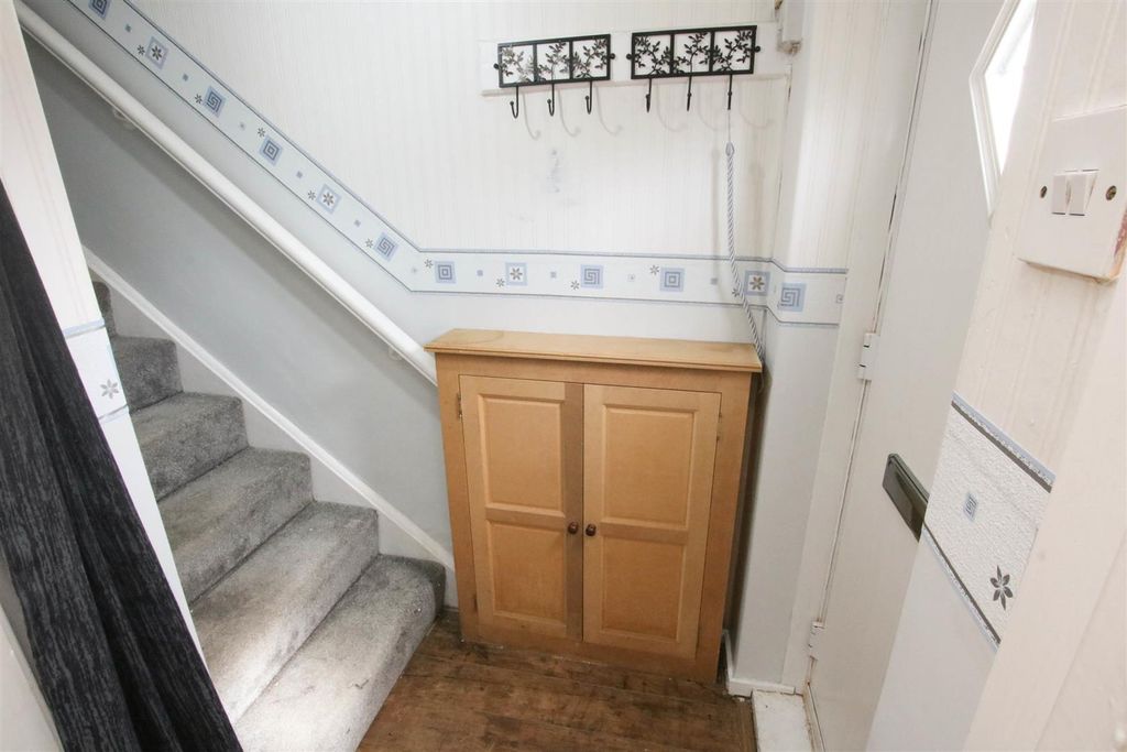 Property photo 2 of 13 Entrance Hall
