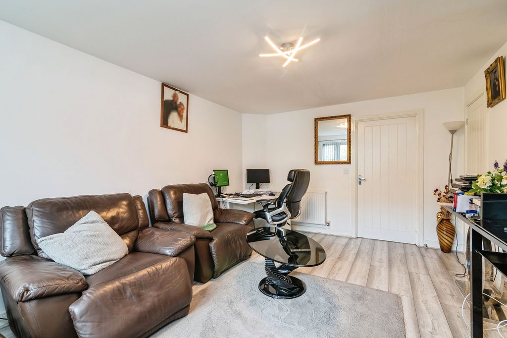 Property photo 3 of 14 Pbox-Img.Jpg