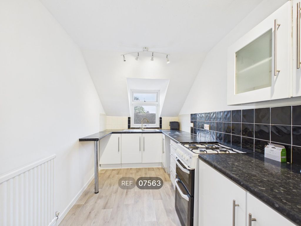 Property photo 1 of 11 Kitchen