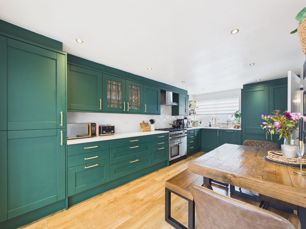 Property photo 3 of 17 Cam02536G0-Pr0053-Still009