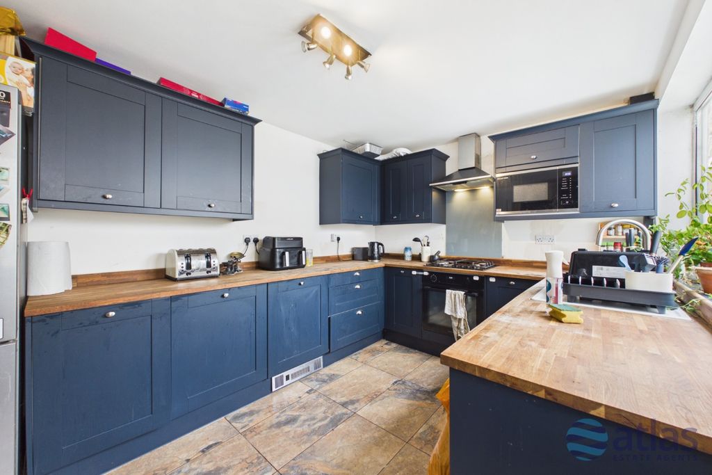 Property photo 3 of 21 Kitchen