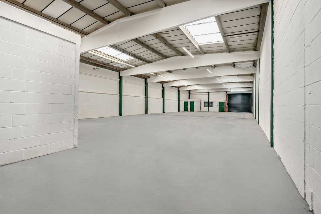 Property photo 3 of 25 8677697-Interior18-v2-800