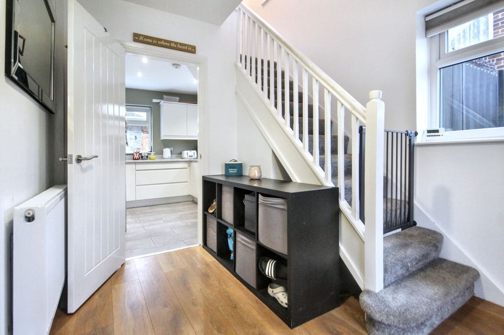 Property photo 2 of 28