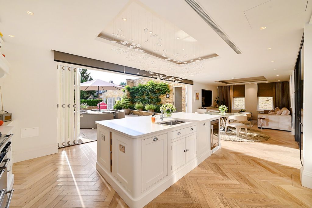 Property photo 2 of 22 Picture No. 10