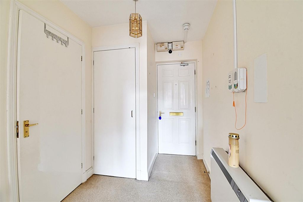 Property photo 3 of 20 Hall.Jpg