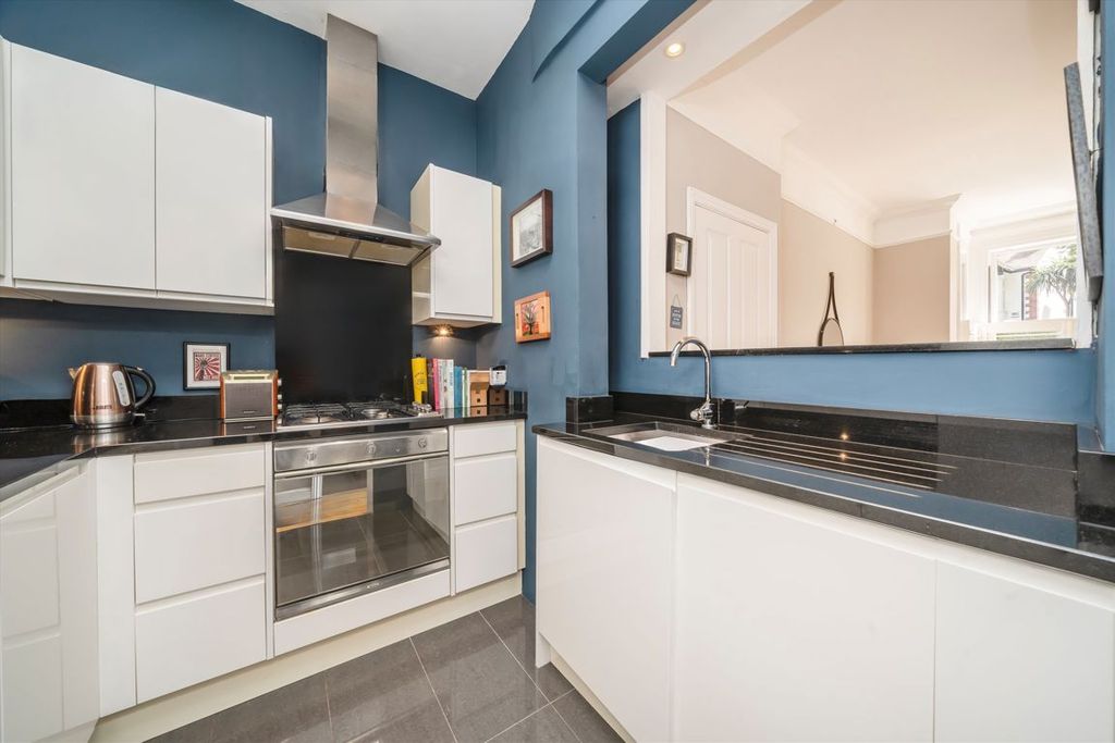 Property photo 3 of 8