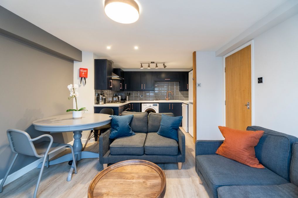 Property photo 1 of 16 5Asg - Living Area