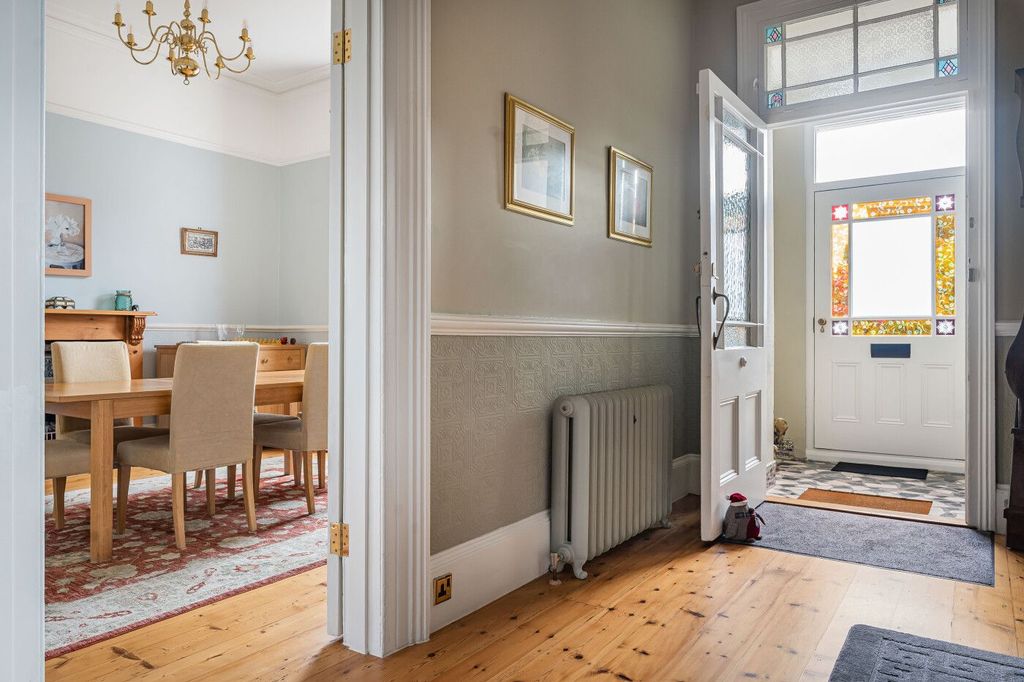 Property photo 2 of 36