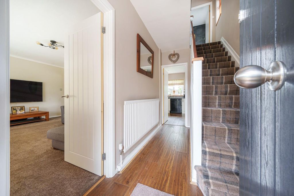 Property photo 2 of 18 Entrance Hall
