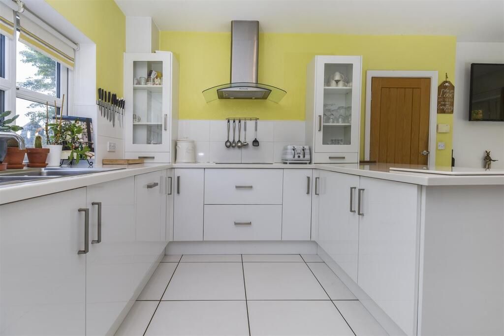 Property photo 3 of 33