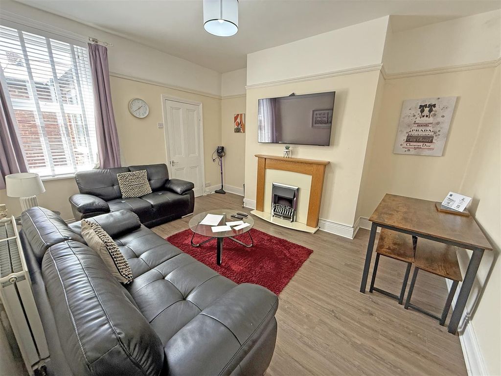 Property photo 2 of 9 Living Room.Jpg