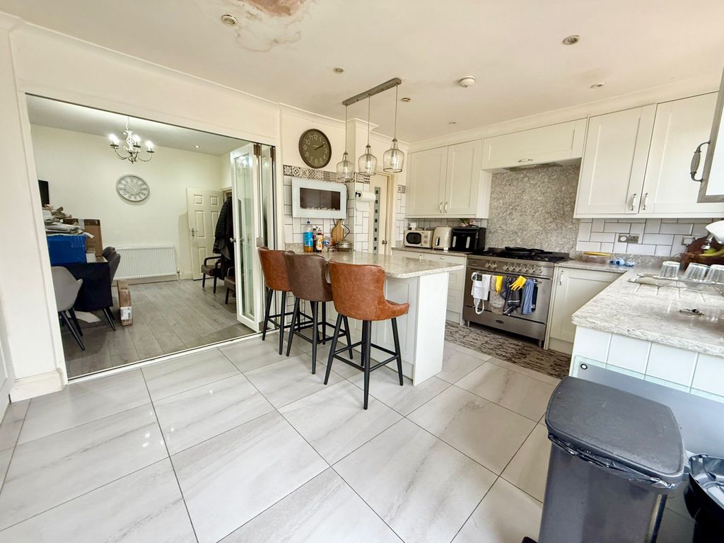 Property photo 3 of 22 Gallery