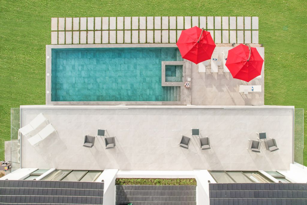 Property photo 3 of 77