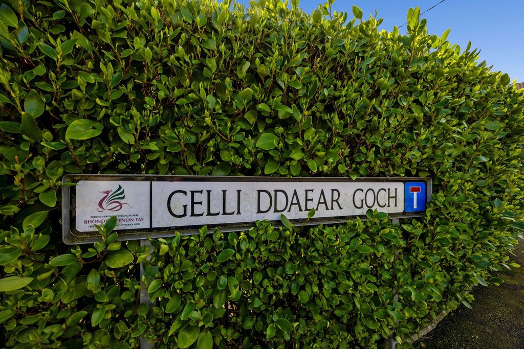 Property photo 2 of 34 Street Sign