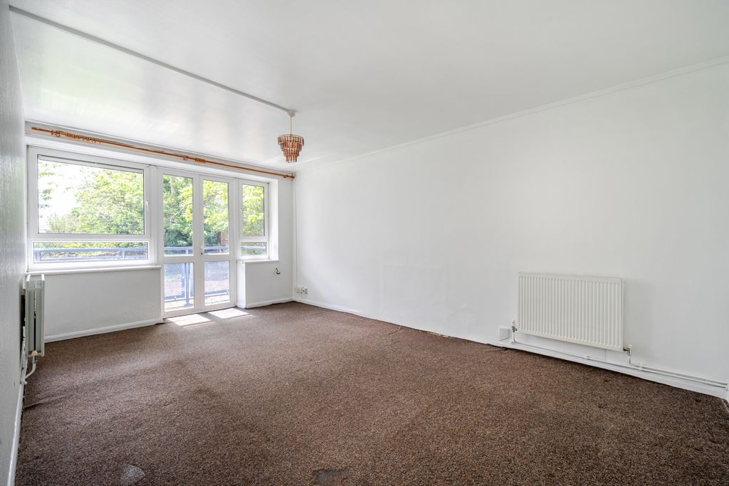 Property photo 2 of 14 1447574-7-69E6168...