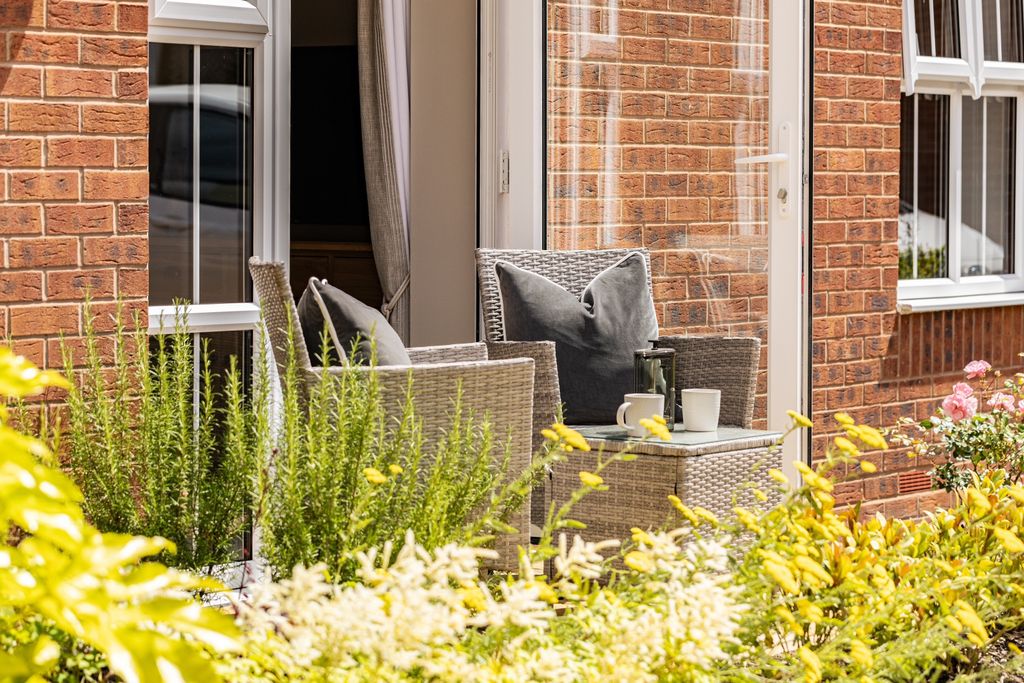 1 bed flat to rentAlcester Road, Studley B80 photo 5