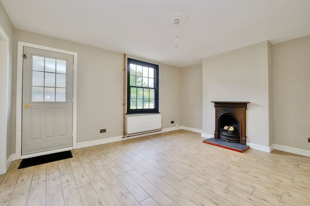 Property photo 2 of 25