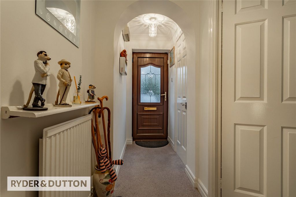 Property photo 3 of 24 Entrance Hall