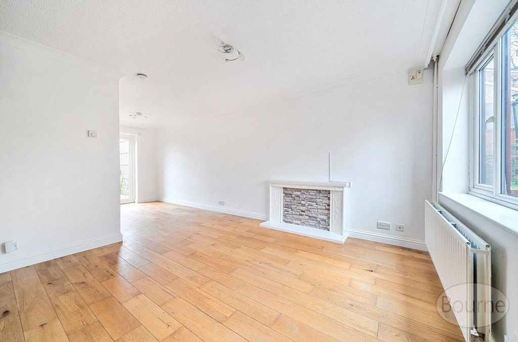 Property photo 2 of 11 Picture No. 17