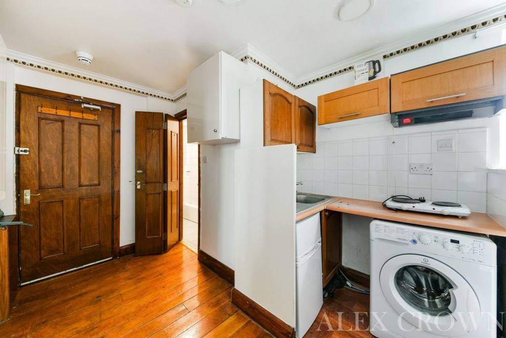 Property photo 3 of 6