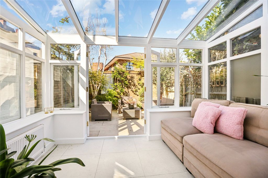 Property photo 3 of 15 Conversatory