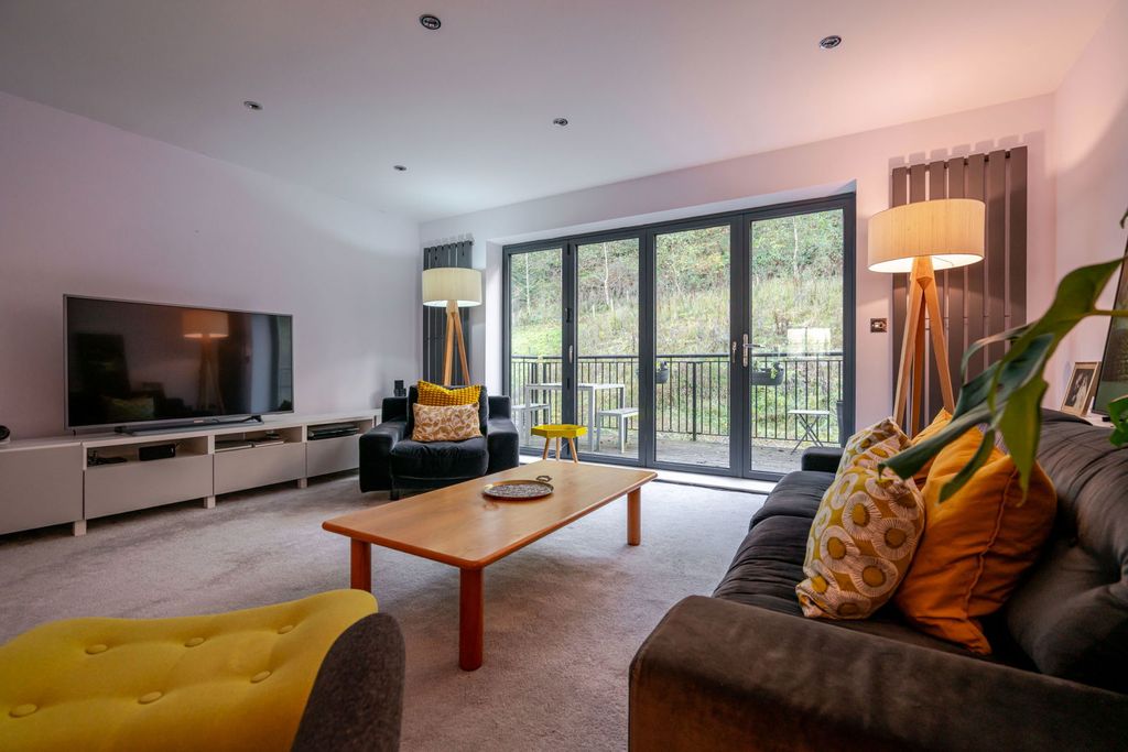 Property photo 2 of 36