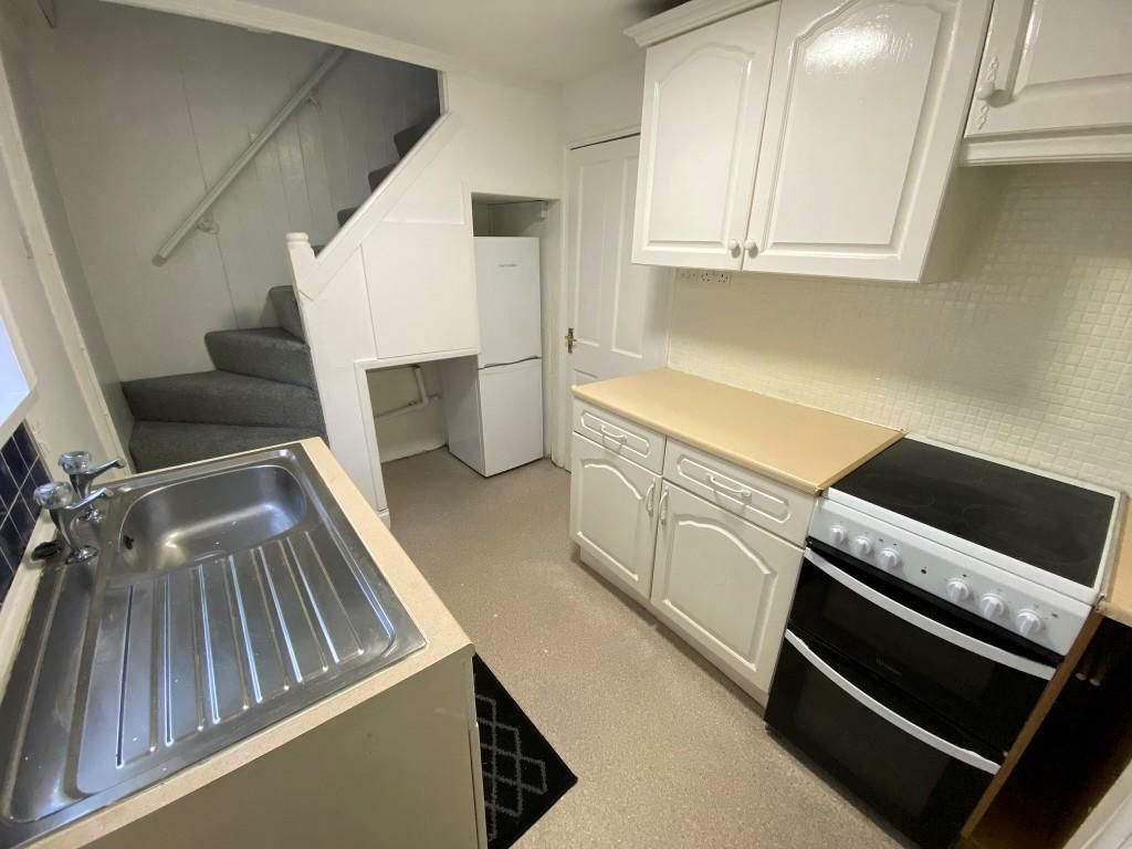 Property photo 3 of 6 Kitchen