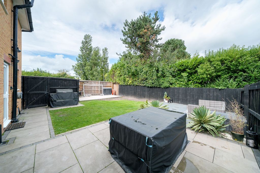 Property photo 2 of 16 Garden