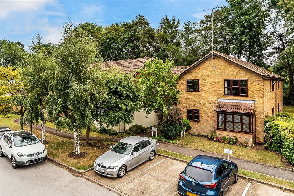 Property photo 1 of 10 19-Hamilton-Court-23.Jpg