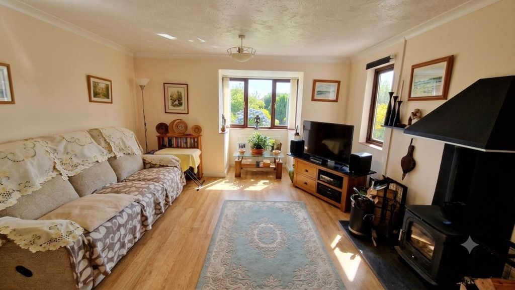 Property photo 2 of 13