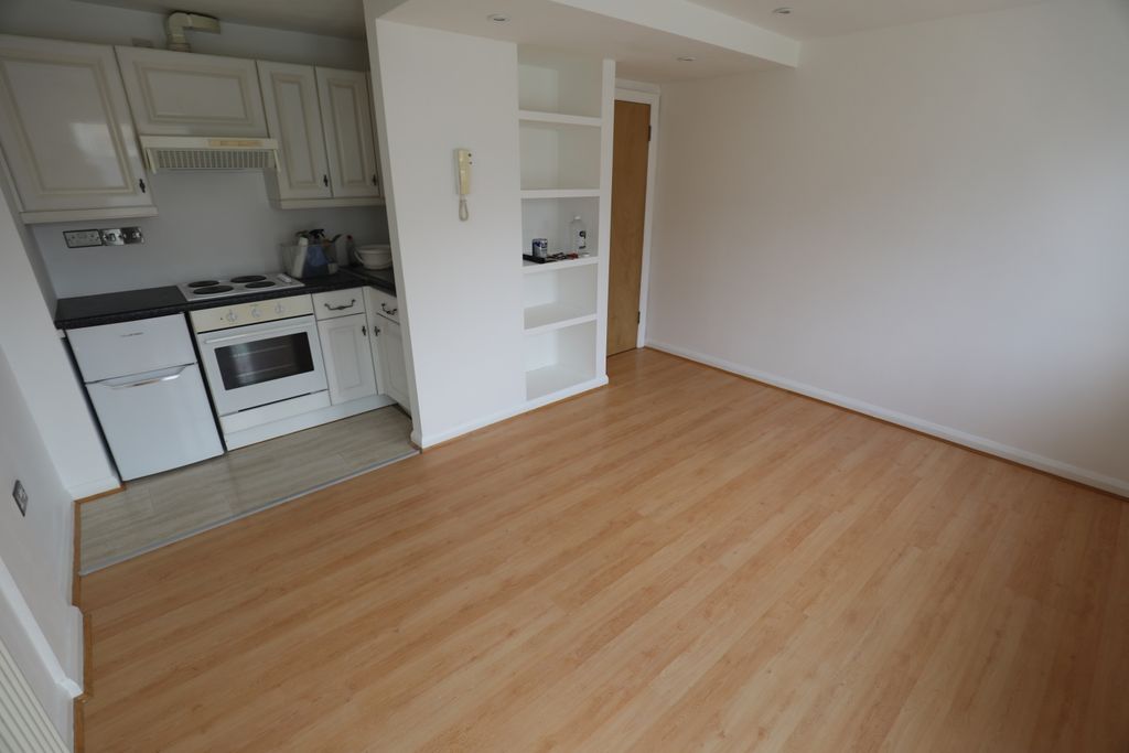 Property photo 2 of 6 8E0A9348