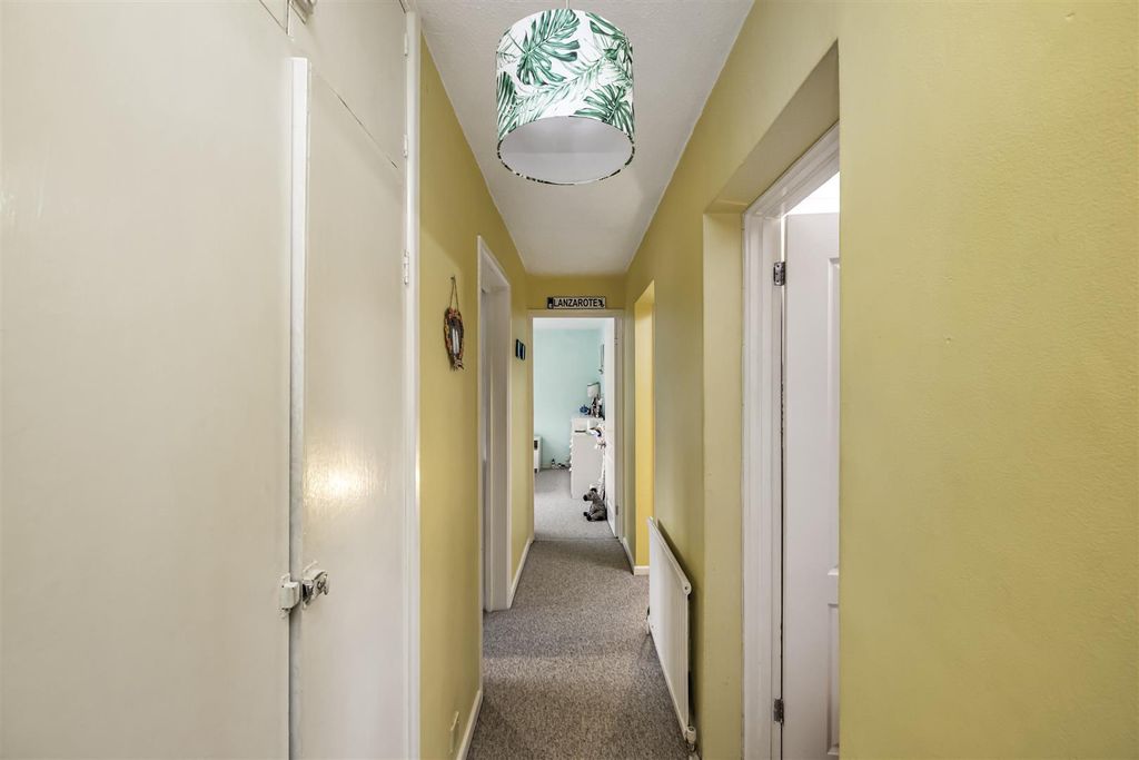 Property photo 3 of 14 Entrance Hallway
