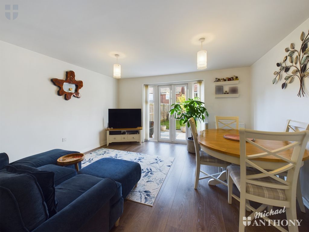 Property photo 3 of 15 Cam03852G0-Pr0112-Still008