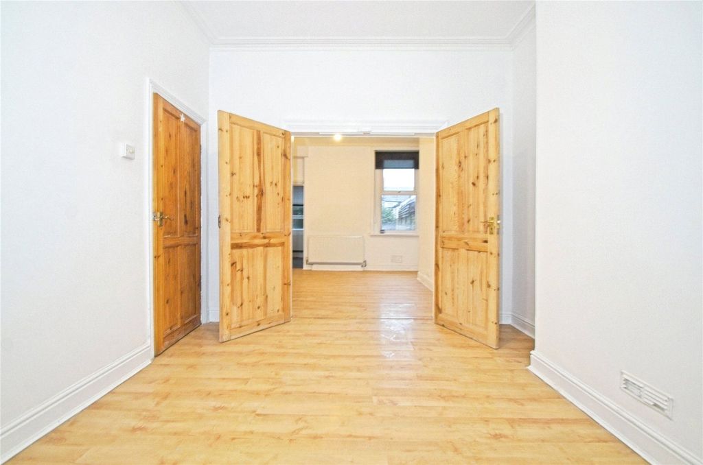 Property photo 3 of 26 Picture No. 11